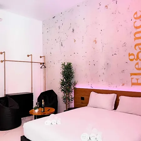 Ese Luxury - Elegant Jacuzzi Suite, Quiet&central