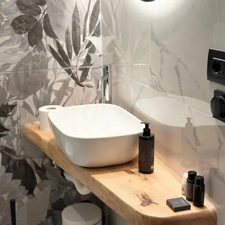 招待所 Ese Luxury - Elegant Jacuzzi Suite, Quiet&central