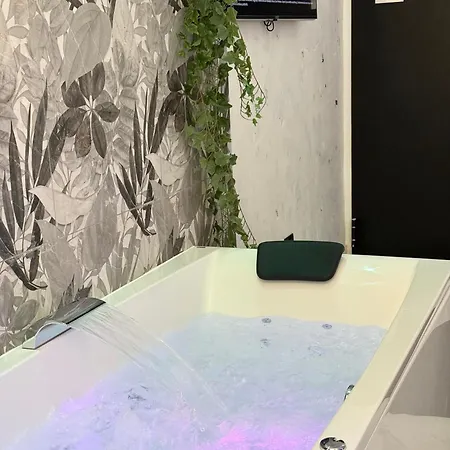 Ese Luxury - Private Jacuzzi Near Termini, Perfect For Relaxing Guest house Rome